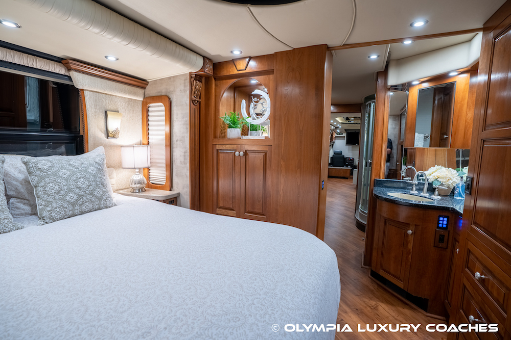 2005 Prevost Royale XLII For Sale