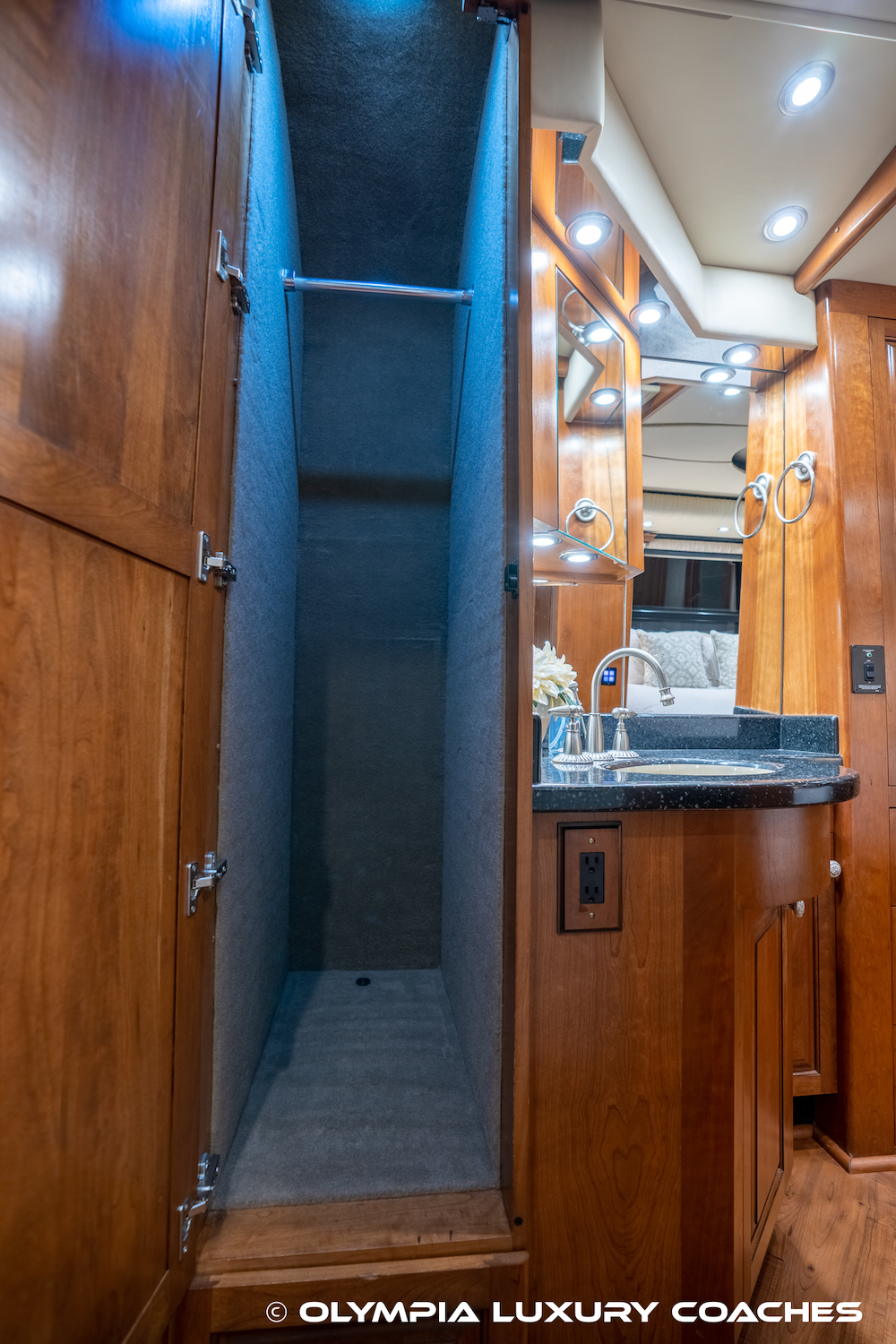 2005 Prevost Royale XLII For Sale