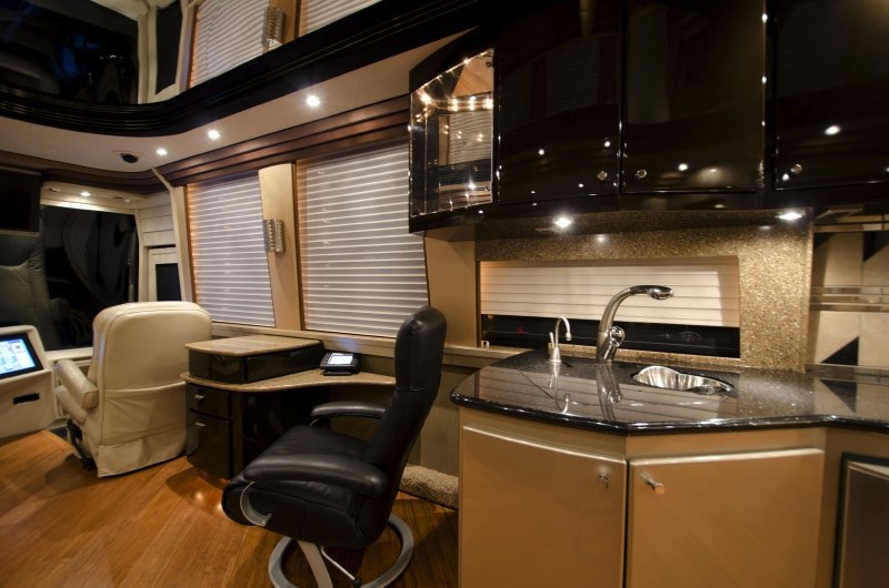 2006 Prevost Country Coach XLII