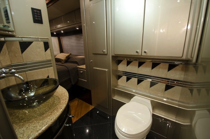 2006 Prevost Country Coach XLII