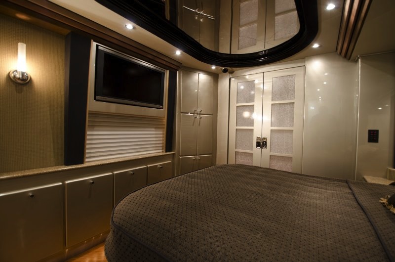 2006 Prevost Country Coach XLII