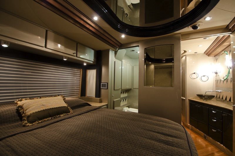 2006 Prevost Country Coach XLII