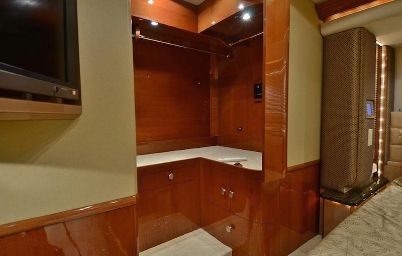 2006 Prevost Liberty Elegant Lady XLII