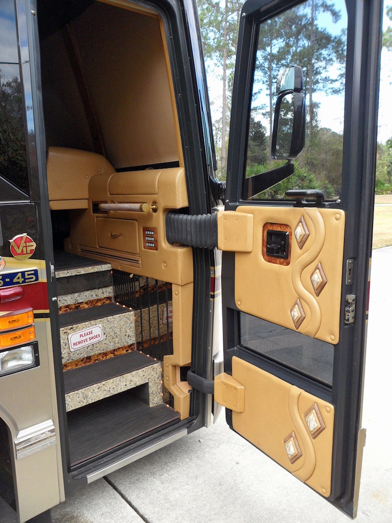 2006 Prevost Featherlite Vantare H3-45 For Sale