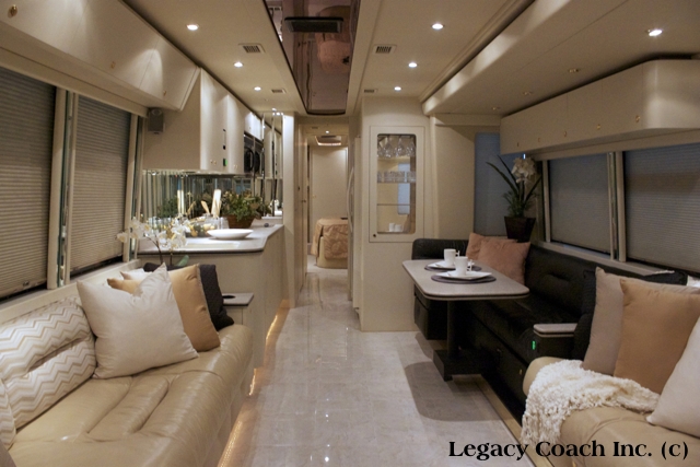 2006 Prevost Vantare Featherlite XLII For Sale