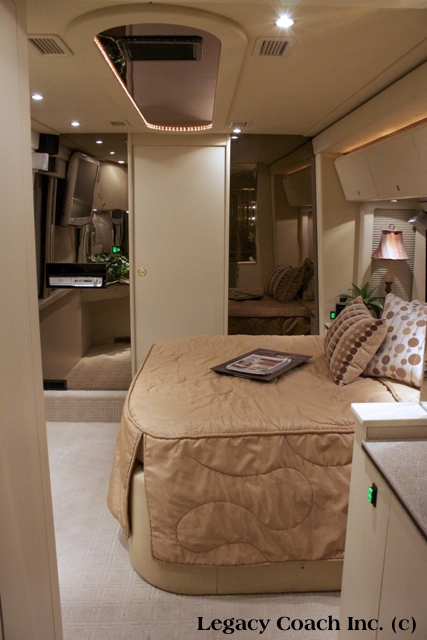 2006 Prevost Vantare Featherlite XLII For Sale