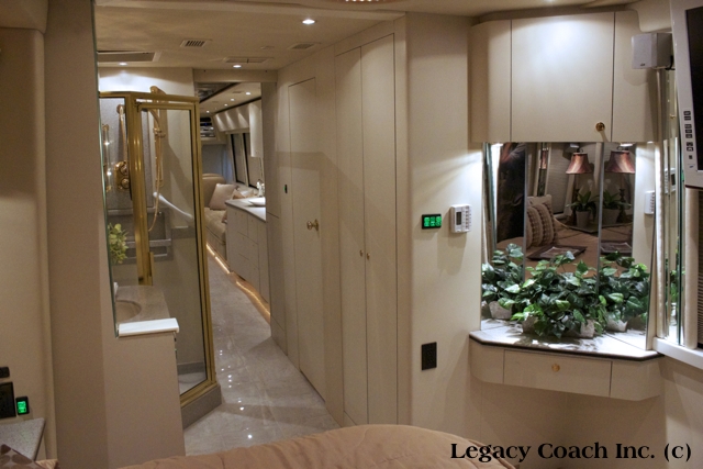 2006 Prevost Vantare Featherlite XLII For Sale