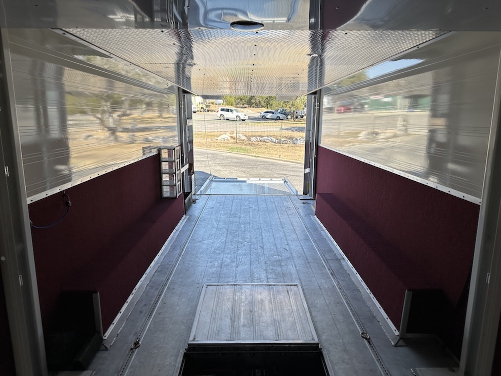 2006 Prevost MVP Trailer For Sale