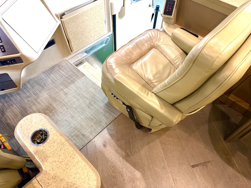 2005 Prevost Country Coach XLIIFor Sale
