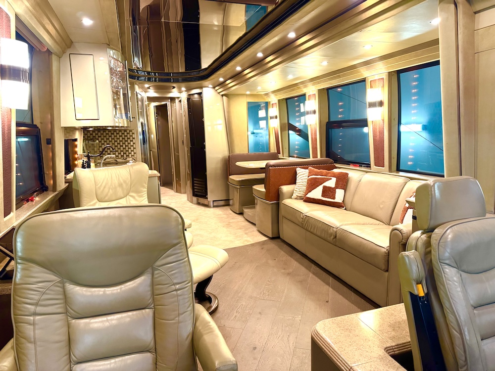 2005 Prevost Country Coach XLIIFor Sale