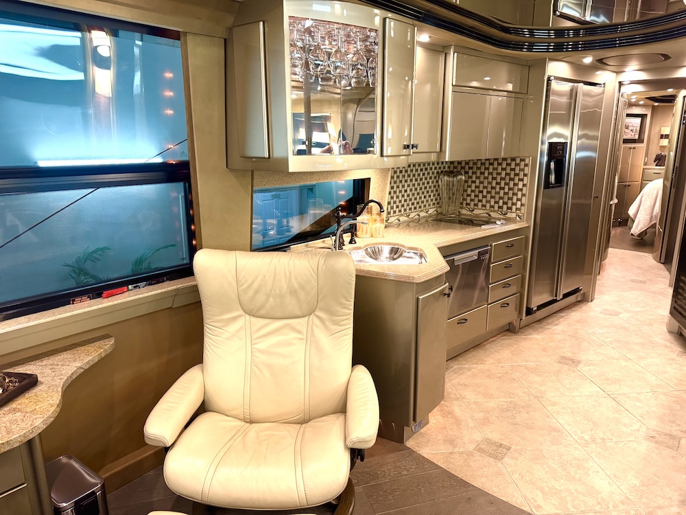 2005 Prevost Country Coach XLIIFor Sale