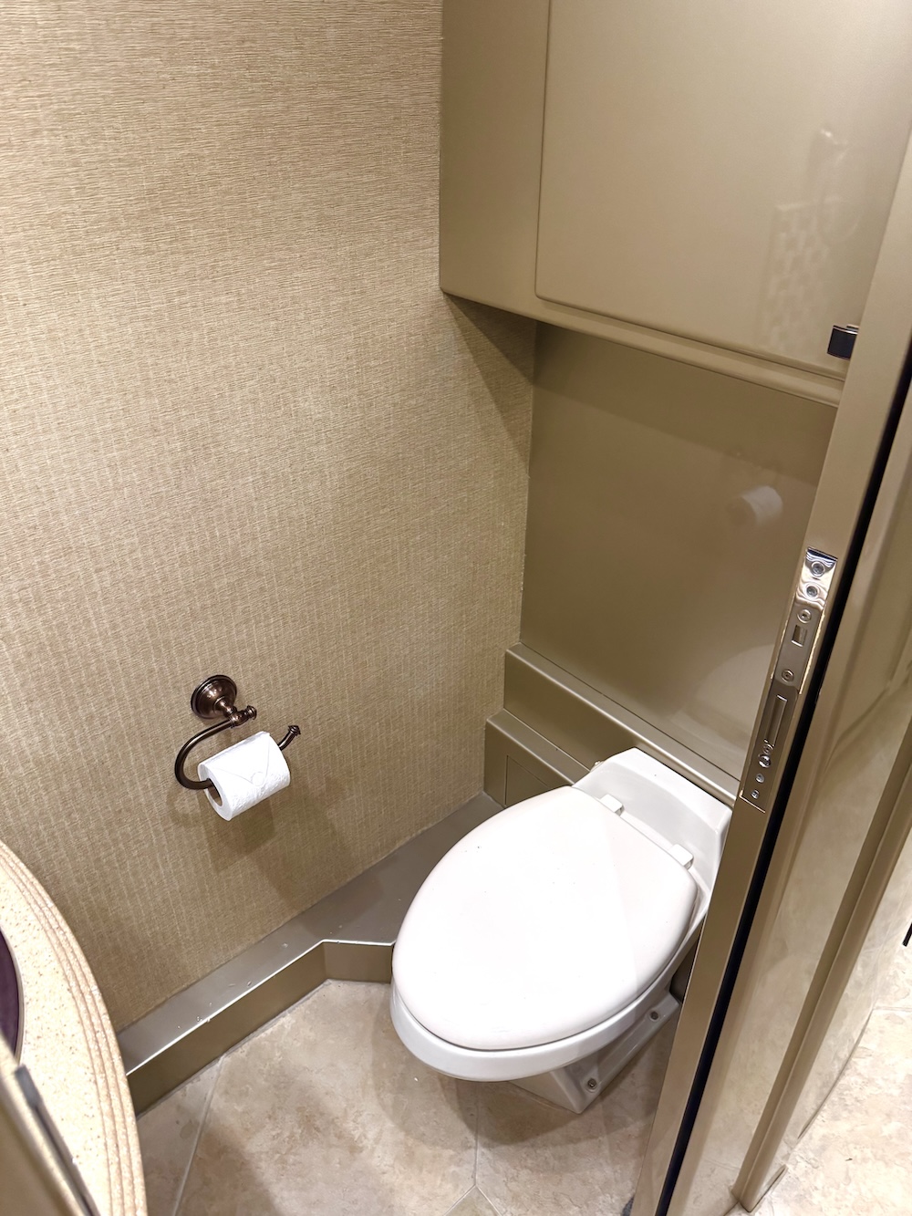 2005 Prevost Country Coach XLIIFor Sale