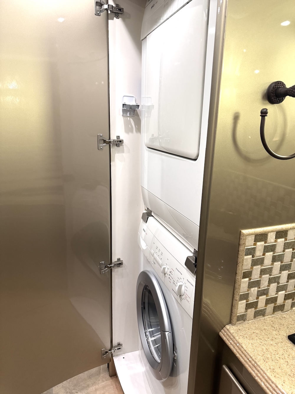 2005 Prevost Country Coach XLIIFor Sale