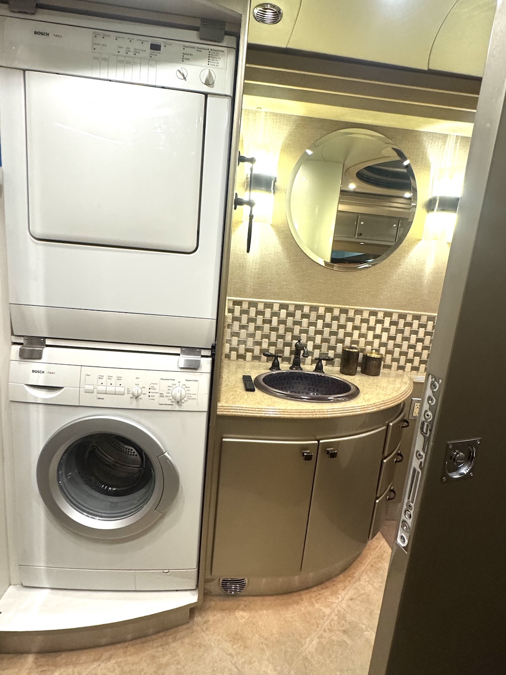 2005 Prevost Country Coach XLIIFor Sale