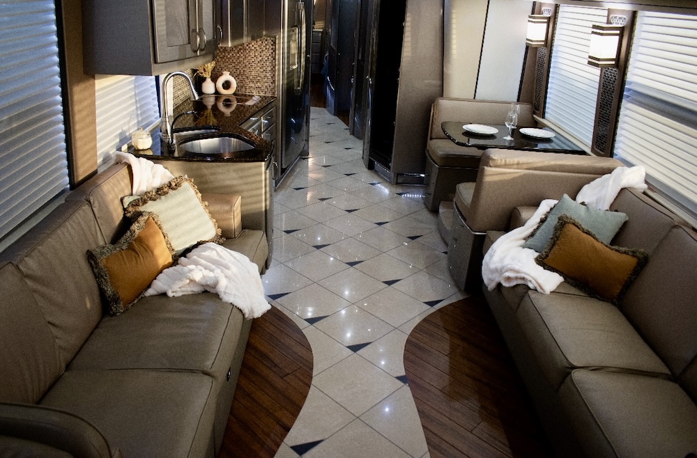 2006 Prevost Country Coach XLII For Sale