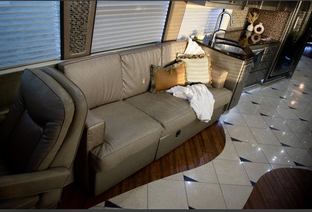 2006 Prevost Country Coach XLII For Sale