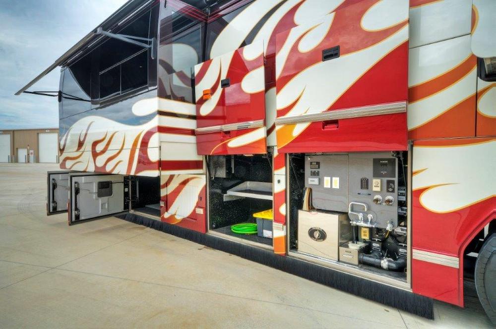 2006 Prevost Featherlite H3-45 For Sale