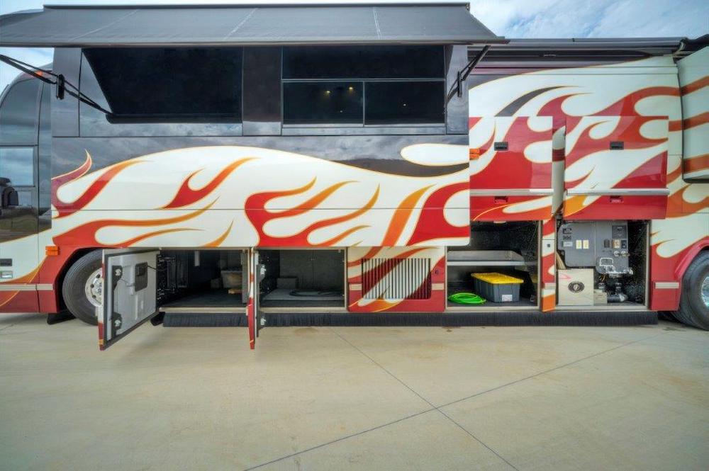 2006 Prevost Featherlite H3-45 For Sale