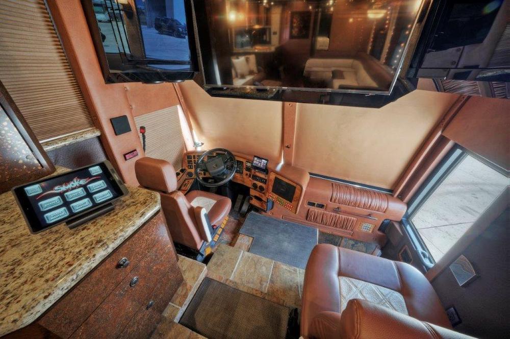 2006 Prevost Featherlite H3-45 For Sale