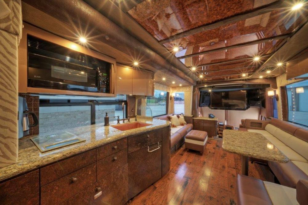 2006 Prevost Featherlite H3-45 For Sale