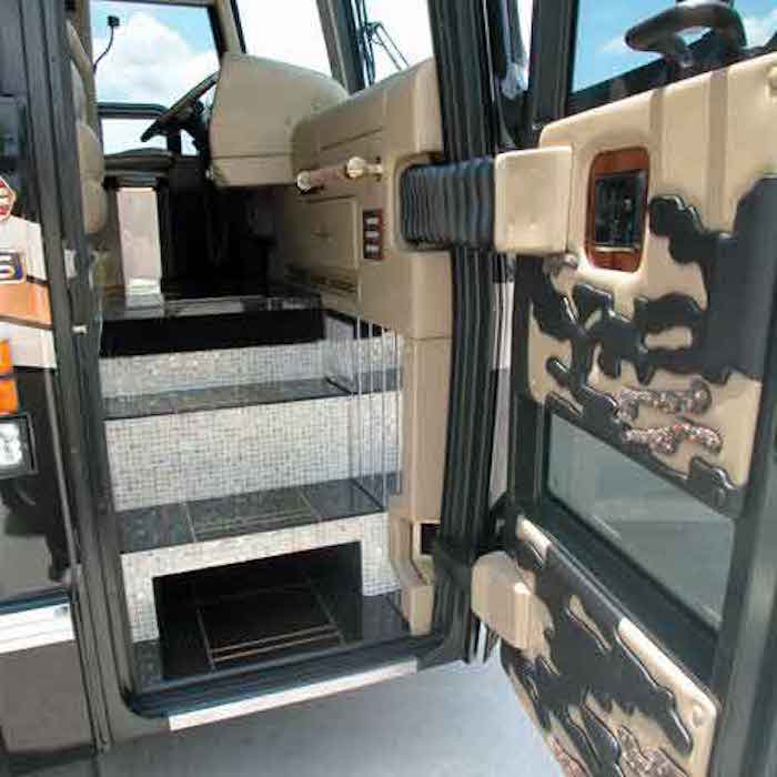 2006 Prevost Featherlite H3-45 For Sale