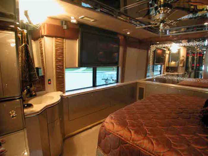 2006 Prevost Featherlite H3-45 For Sale