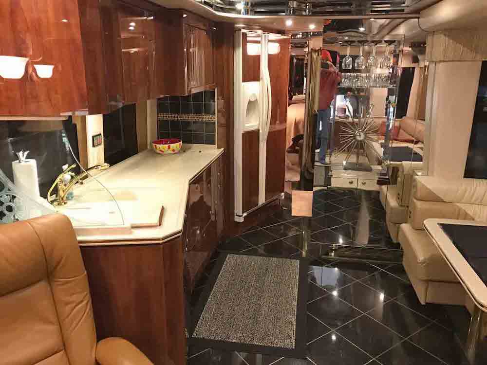 2006 Prevost Featherlite H3-45 For Sale