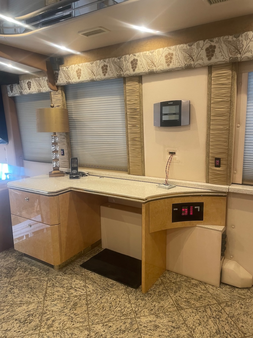 2006 Prevost  Featherlite H3-45 For Sale