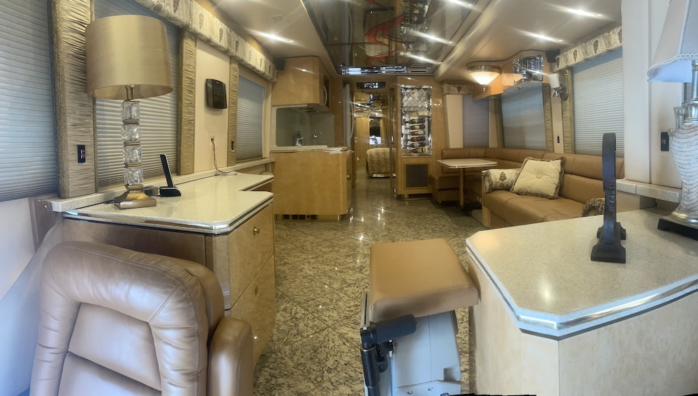 2006 Prevost  Featherlite H3-45 For Sale