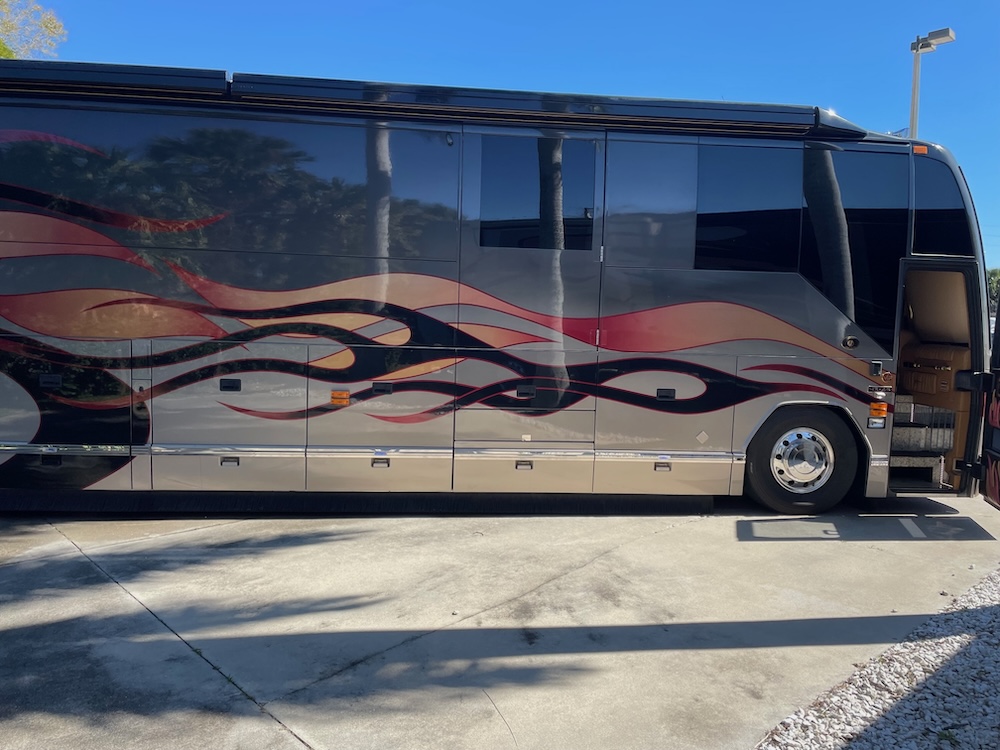 2006 Prevost  Featherlite H3-45 For Sale