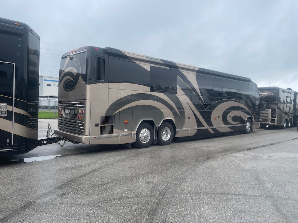 2006 Prevost  Featherlite H3-45 For Sale