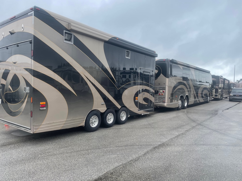 2006 Prevost  Featherlite H3-45 For Sale