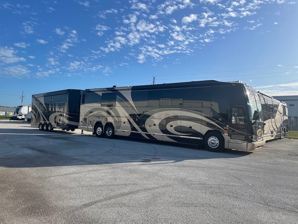 2006 Prevost  Featherlite H3-45 For Sale