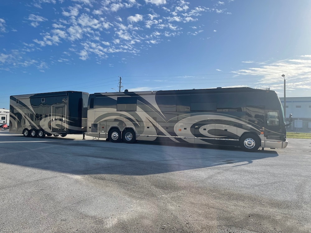 2006 Prevost  Featherlite H3-45 For Sale