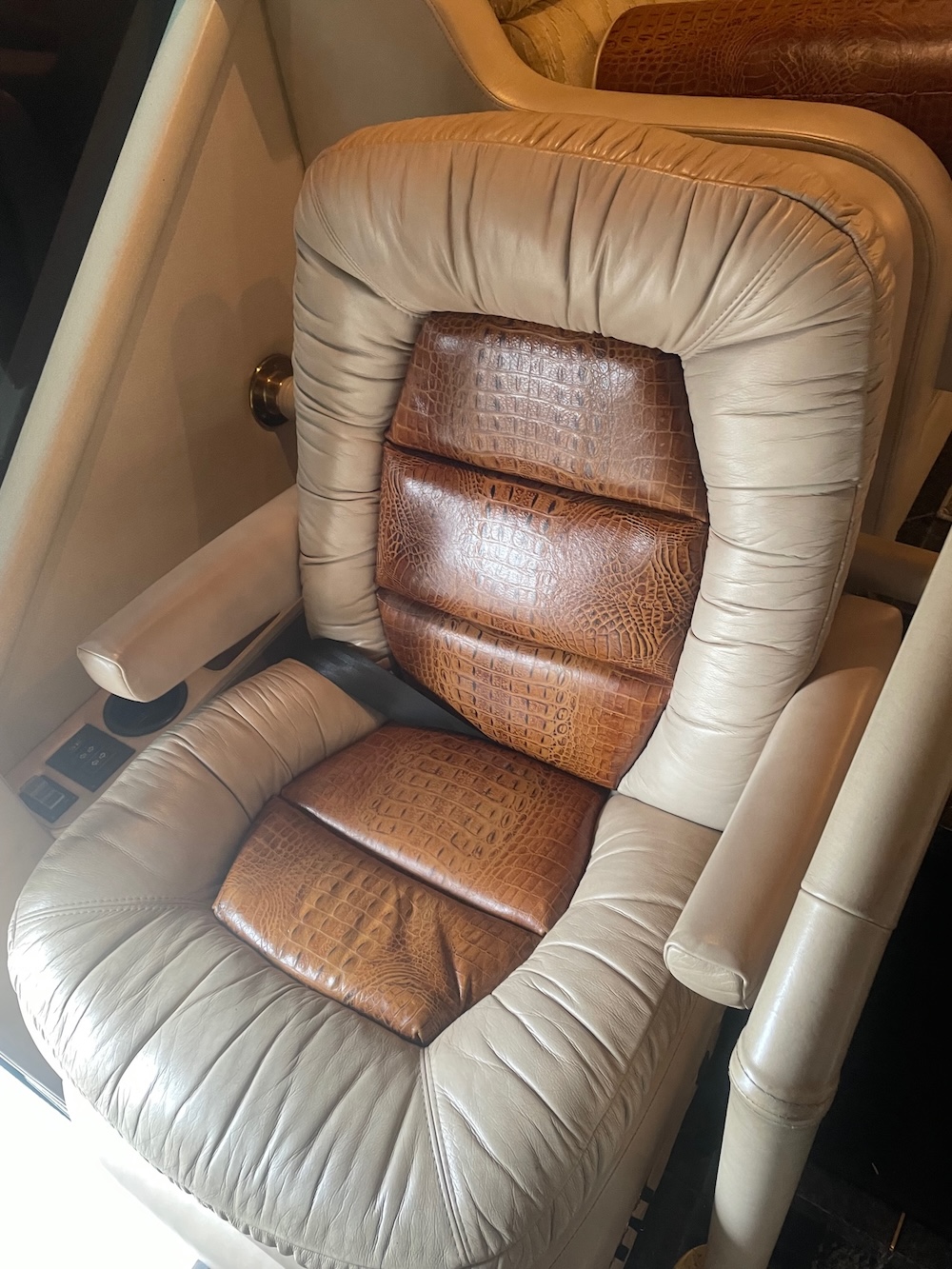 2006 Prevost  Featherlite H3-45 For Sale