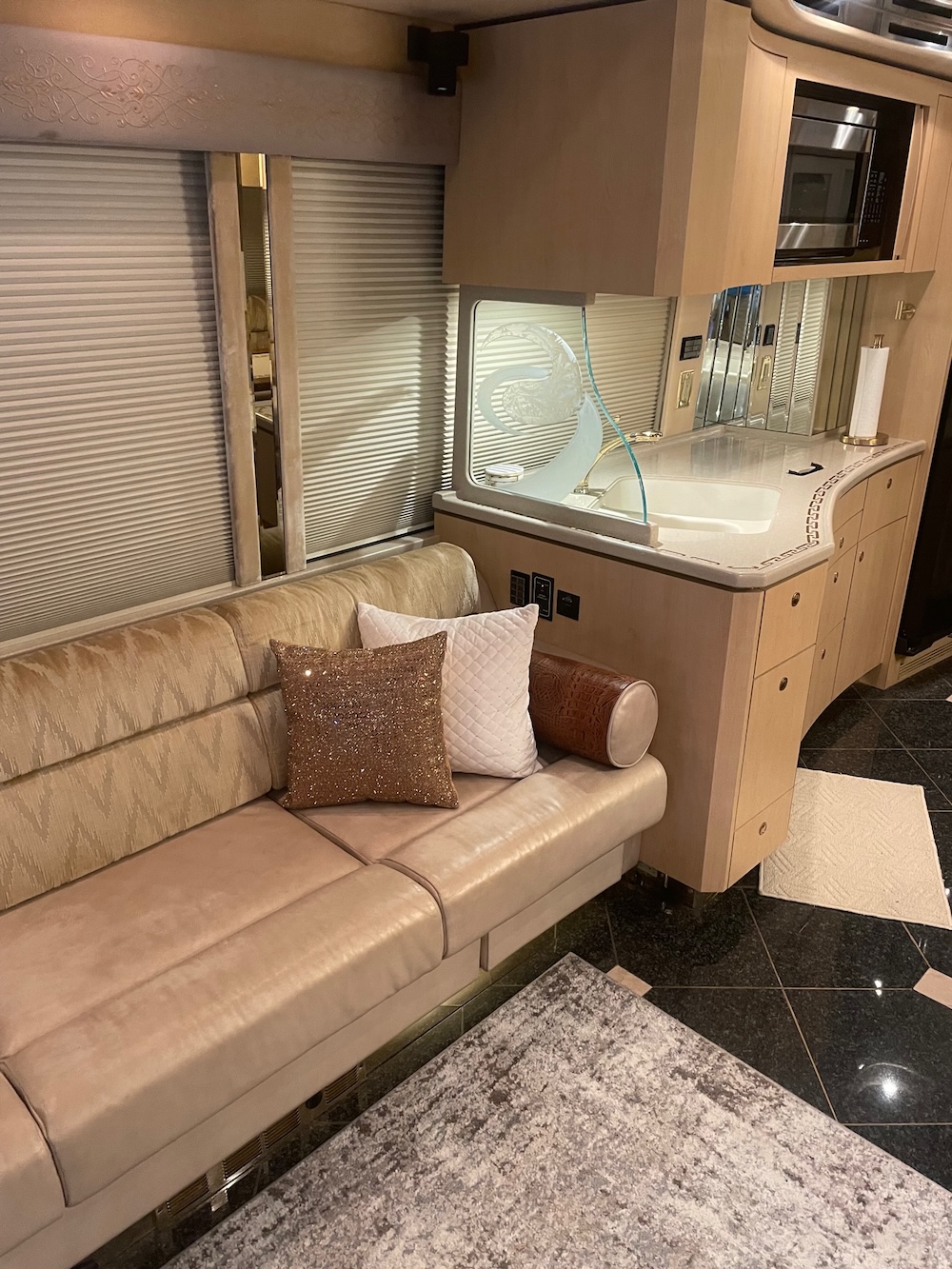 2006 Prevost  Featherlite H3-45 For Sale