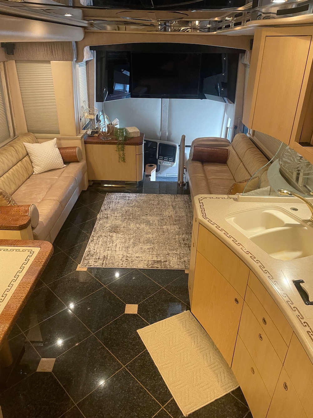 2006 Prevost  Featherlite H3-45 For Sale