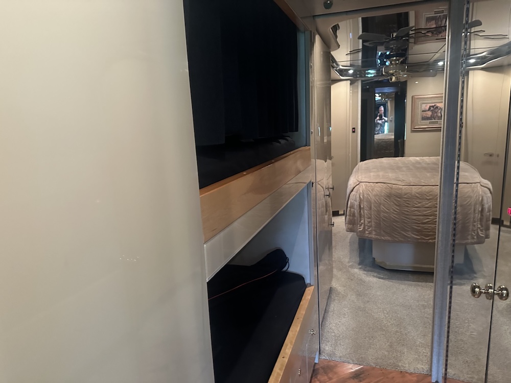 2006 Prevost Featherlite H3-45 For Sale