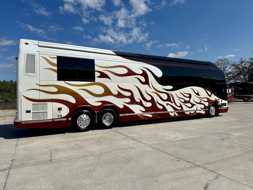 2006 Prevost Featherlite  H3-45 For Sale