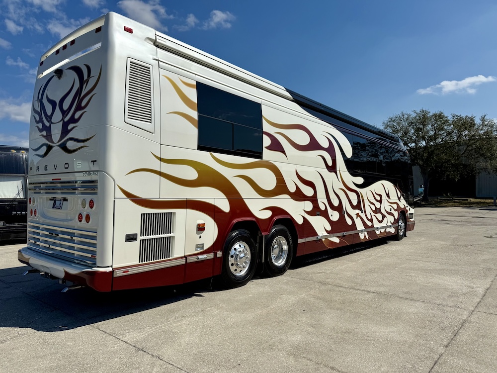 2006 Prevost Featherlite  H3-45 For Sale