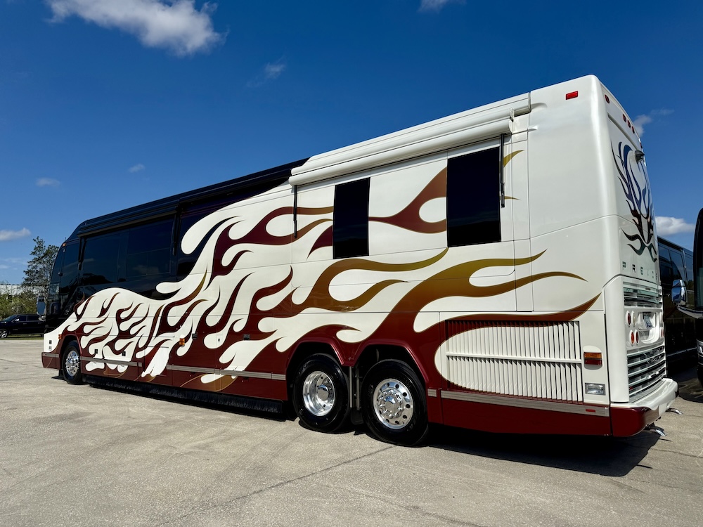 2006 Prevost Featherlite  H3-45 For Sale