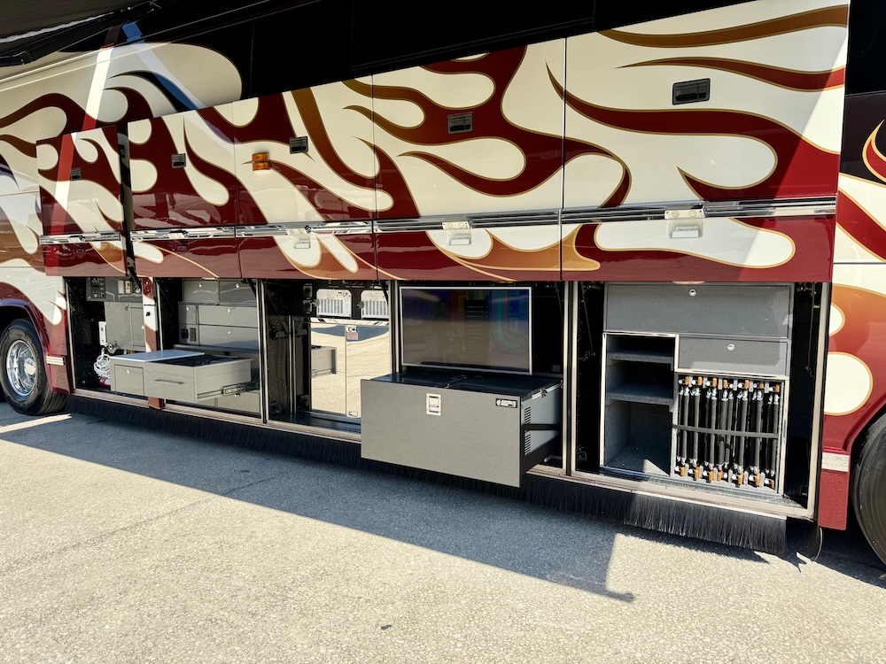 2006 Prevost Featherlite  H3-45 For Sale