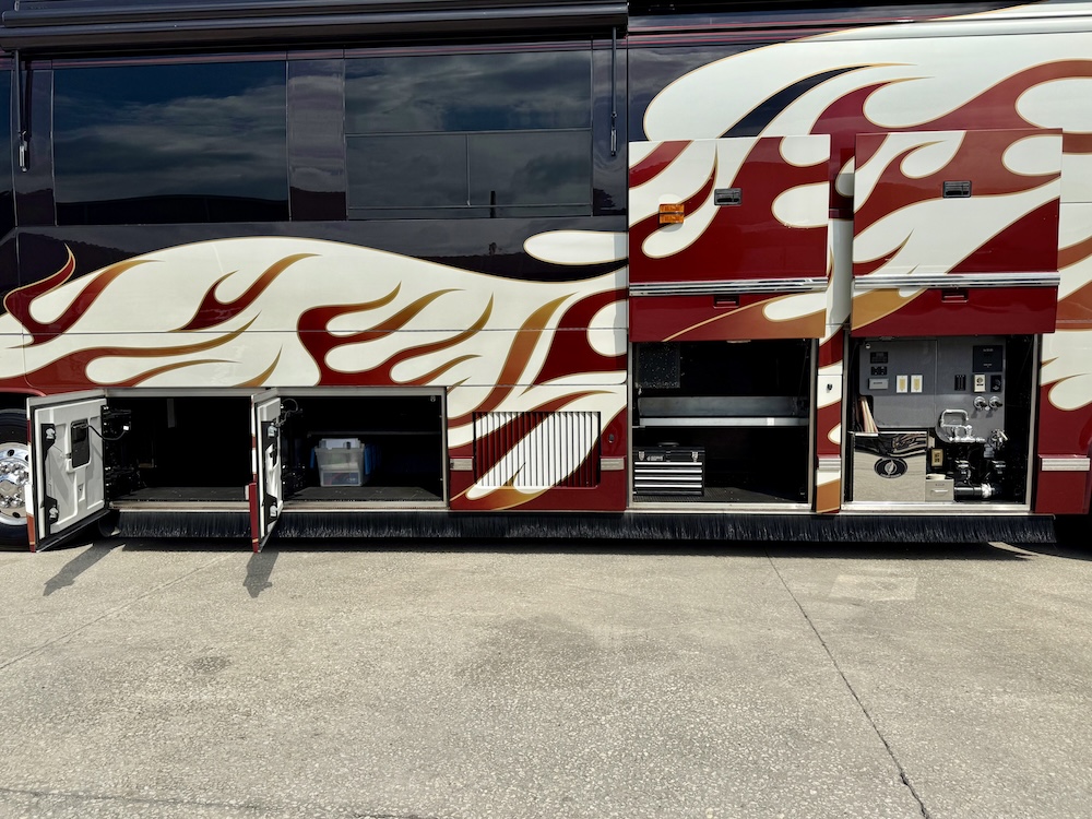 2006 Prevost Featherlite  H3-45 For Sale