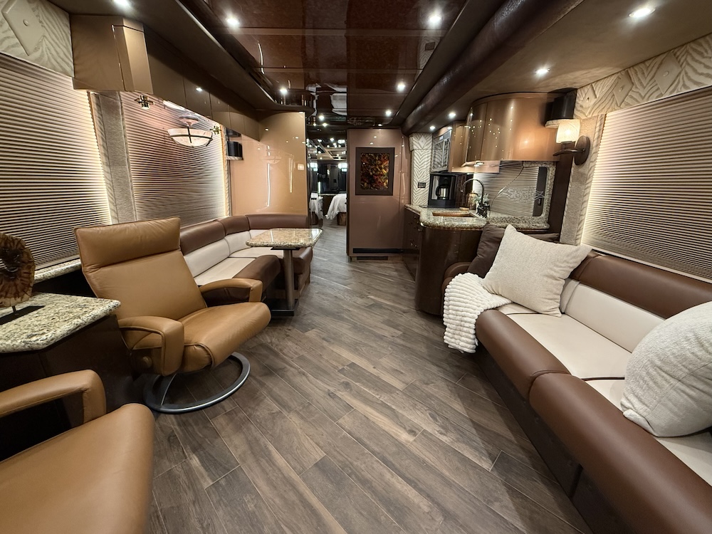 2006 Prevost Featherlite  H3-45 For Sale