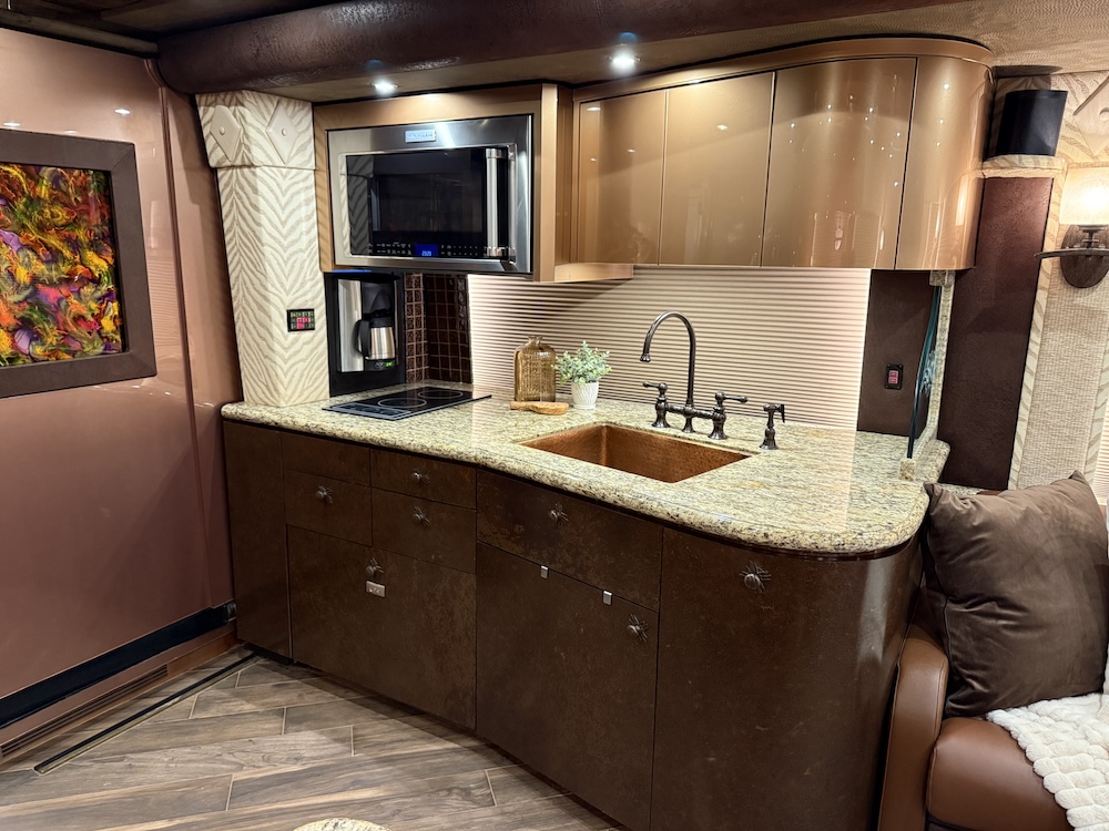 2006 Prevost Featherlite  H3-45 For Sale