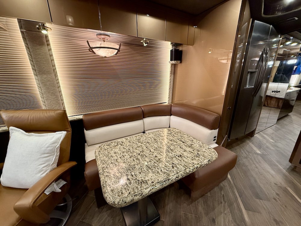 2006 Prevost Featherlite  H3-45 For Sale