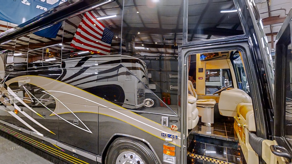 2006 Prevost Featherlite H3-45 For Sale