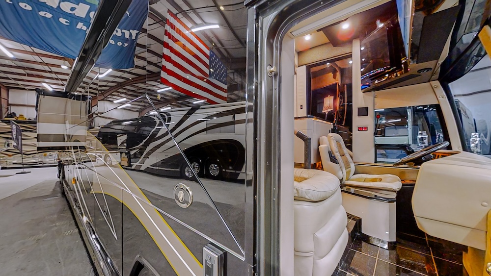 2006 Prevost Featherlite H3-45 For Sale