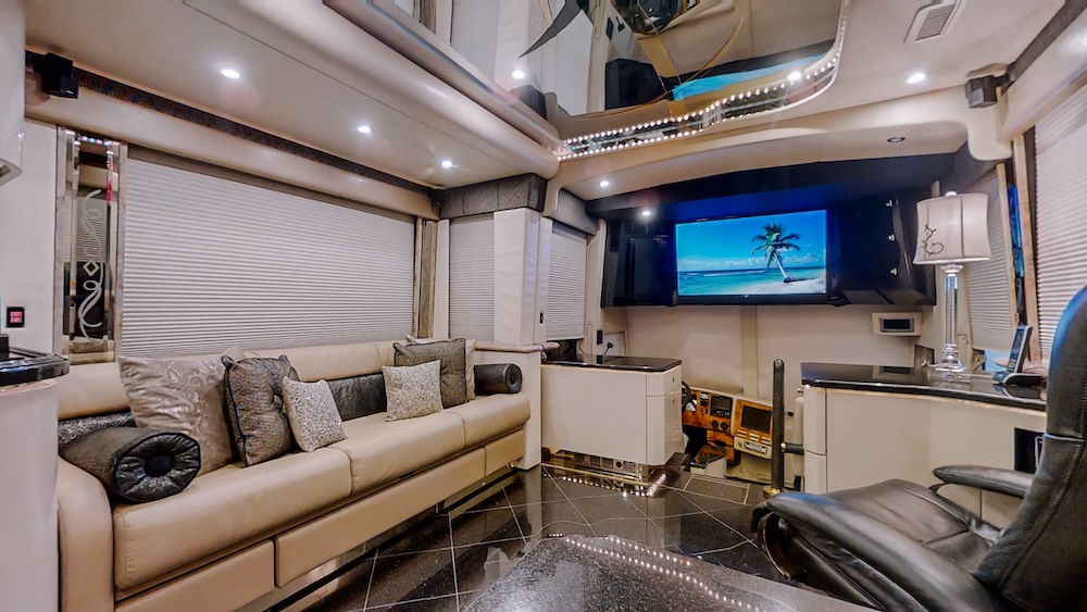 2006 Prevost Featherlite H3-45 For Sale