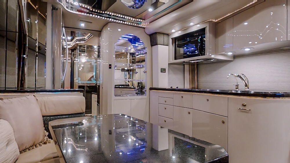 2006 Prevost Featherlite H3-45 For Sale